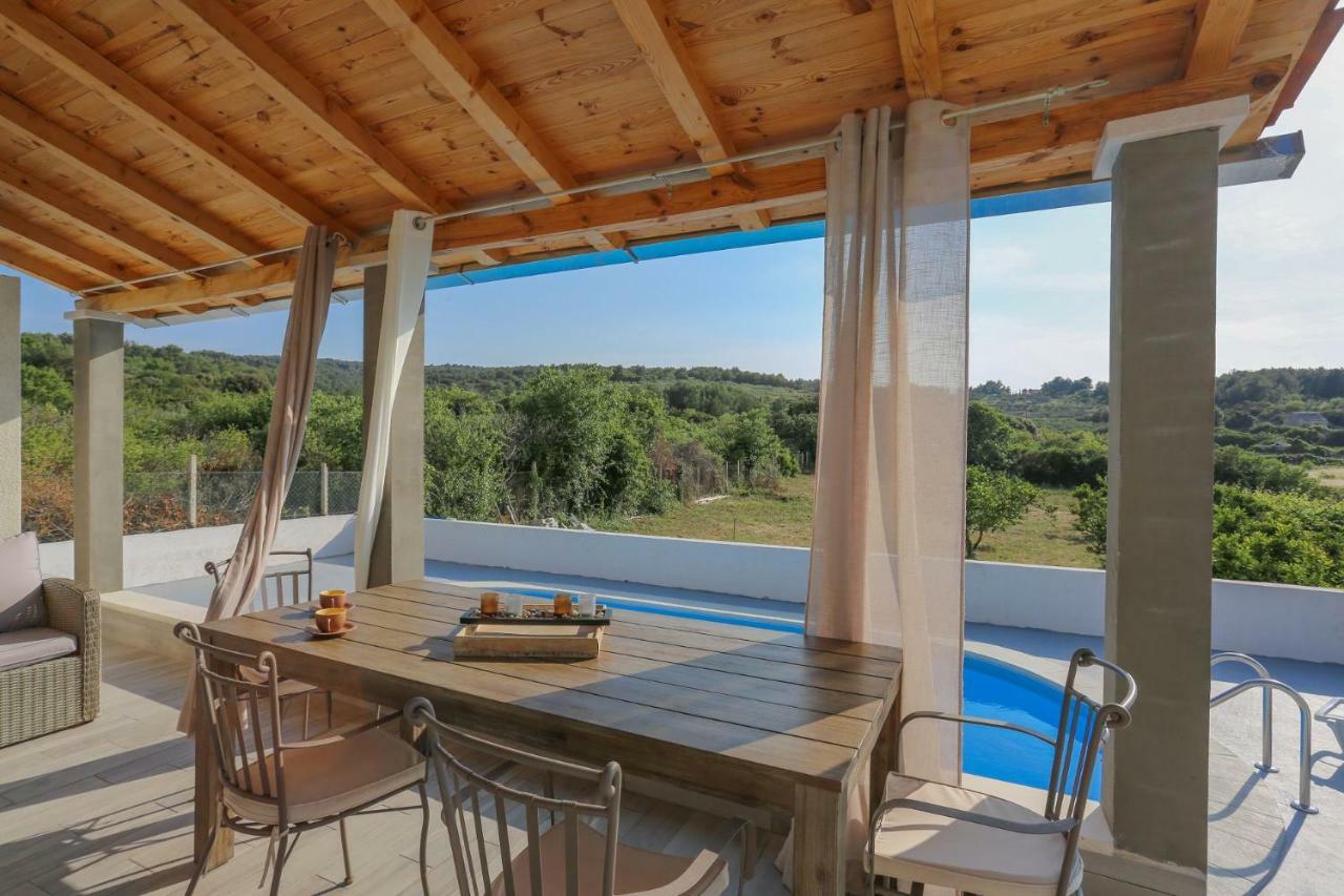 Villa Baras Garden - House With Pool Mirca  Экстерьер фото