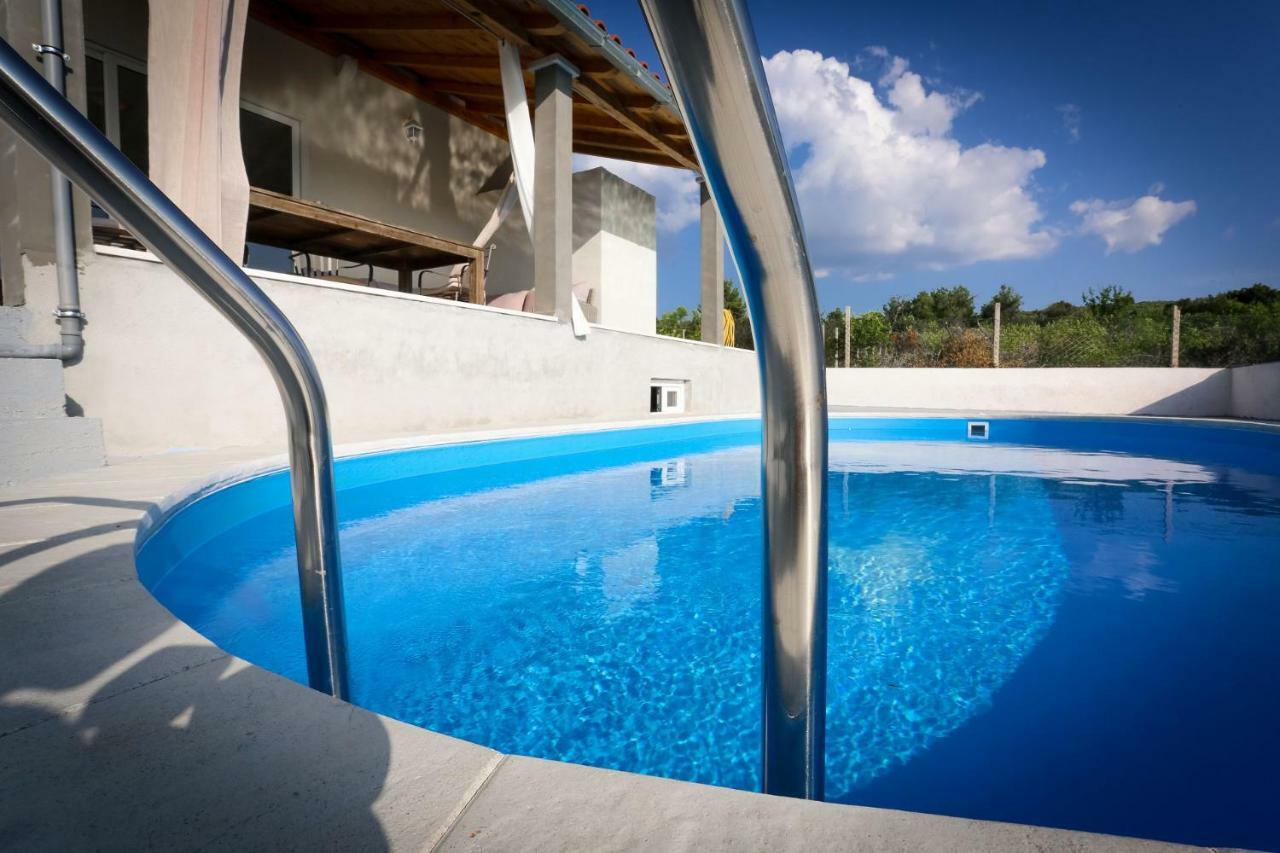 Villa Baras Garden - House With Pool Mirca  Экстерьер фото