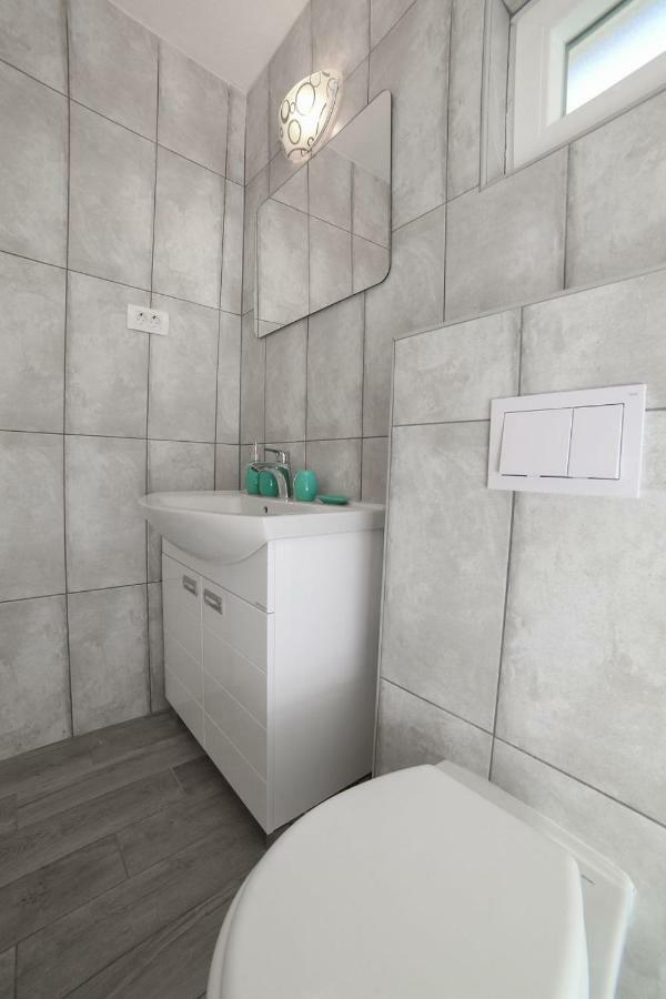 Villa Baras Garden - House With Pool Mirca  Экстерьер фото