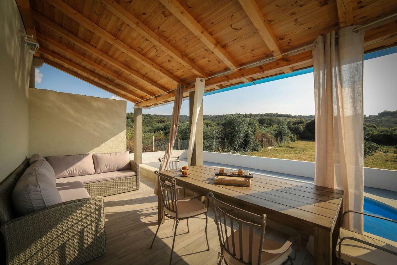 Villa Baras Garden - House With Pool Mirca  Экстерьер фото
